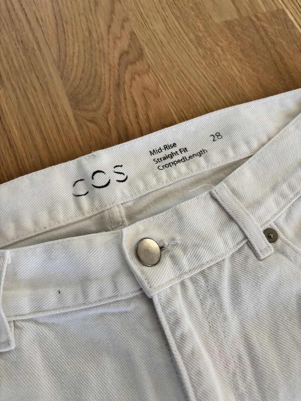 Cos Jeans: COS Damen Jeans W28 Weiss – Usato da Zürich venduto da Kalllaz 1