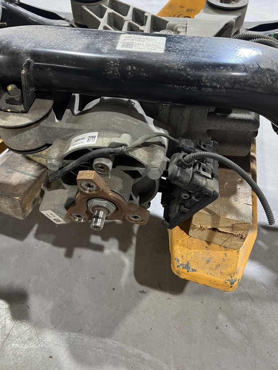 VW Tutti pezzi di ricambio auto: VW T-Roc Hinterachse Verteilergetriebe mit Differenzial – Usato da Dietikon venduto da burak_taci 8