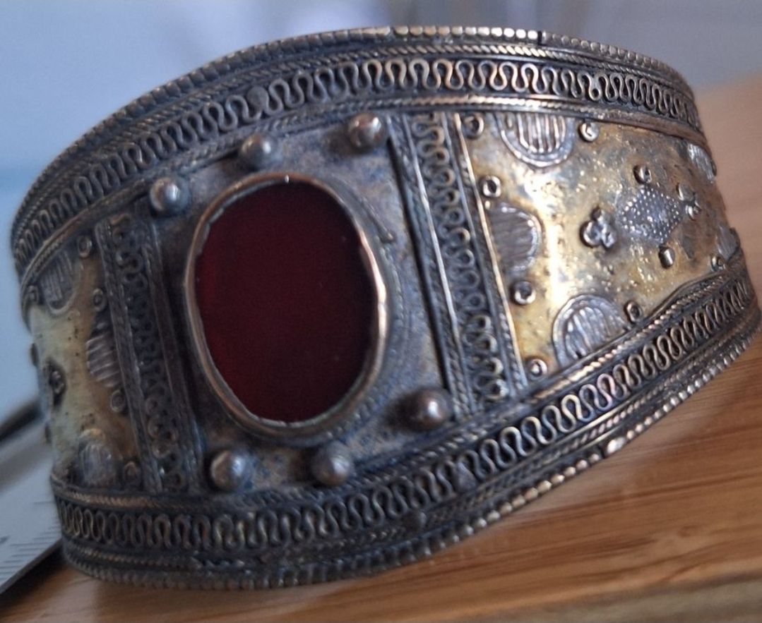Armbänder & -reifen: Bracelet ancien avec pierre rouge  – Gebraucht aus Tannay von v1n1p00h 2