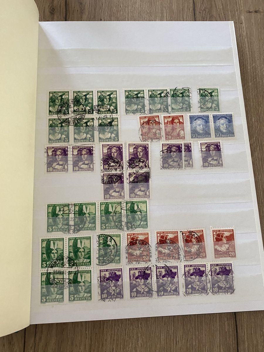Alben: Briefmarkenalbum teilweise mit Briefmarken – Gebraucht aus Olten von ale_nb2x 2