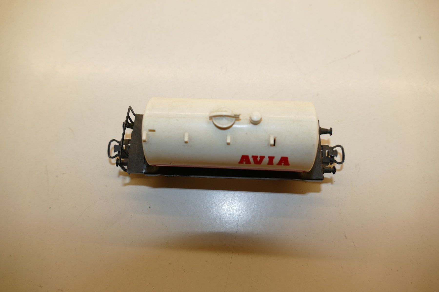 Märklin Modellini di ferrovie: Primex H0: Kesselwagen Avia – Usato da Niederhasli venduto da rail-duerst 2