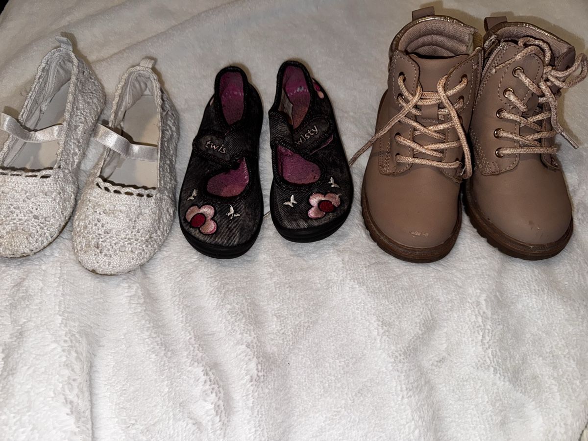 H&M Scarpe per ragazze: Schuhe Mädchen gr 27 – Usato da Weite venduto da Quarantino 4