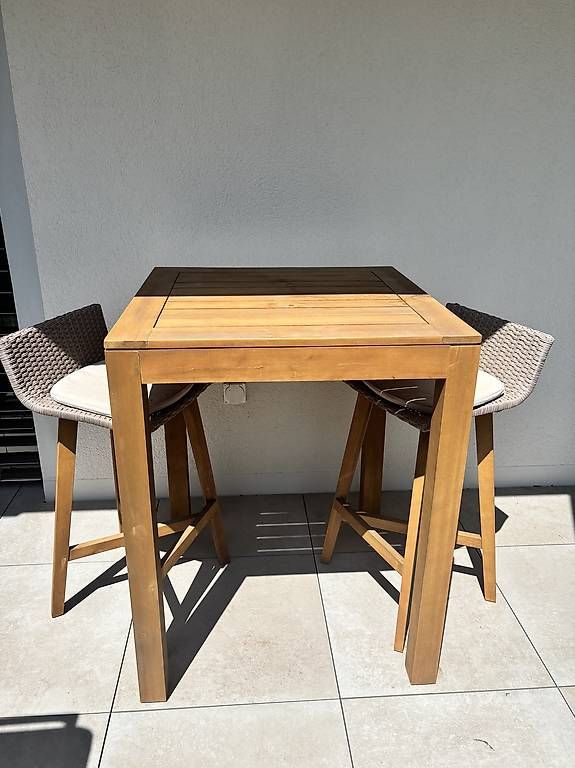 Tables: Garten-/Balkon Stehtisch mit 2x Hocker – D'occasion à Embrach par imperium.daje