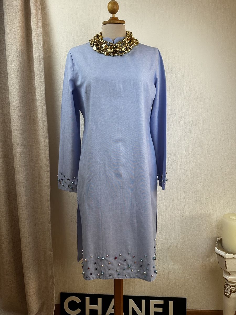 Robes: Robe droite perles bleu clair taille 40 col Mao  – Neuf (Voir description) à Châtelaine par Alexandra.jankowski