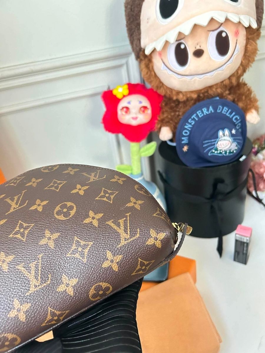 Louis Vuitton Sacs: LOUIS VUITTON Pochette cosmetics GM – D'occasion à Widnau par Pukpan_99 1