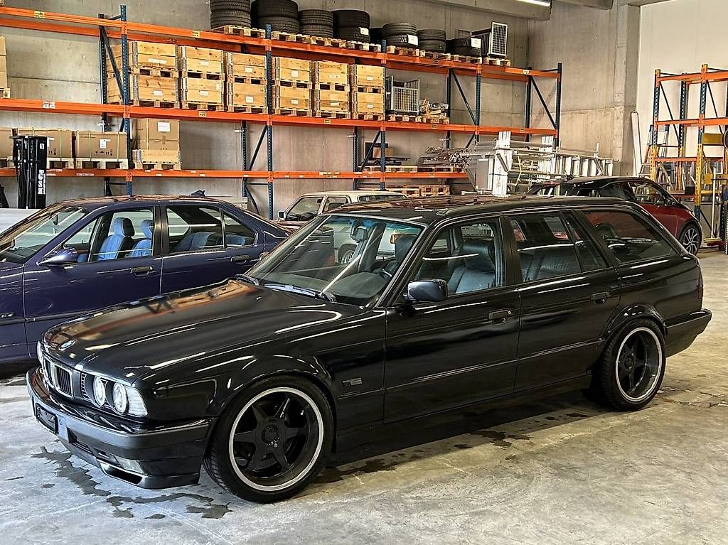 Automobili: 540i V8 Touring 1995 schwarz E34 – Usato da Alpnach Dorf venduto da inf_56t7 2