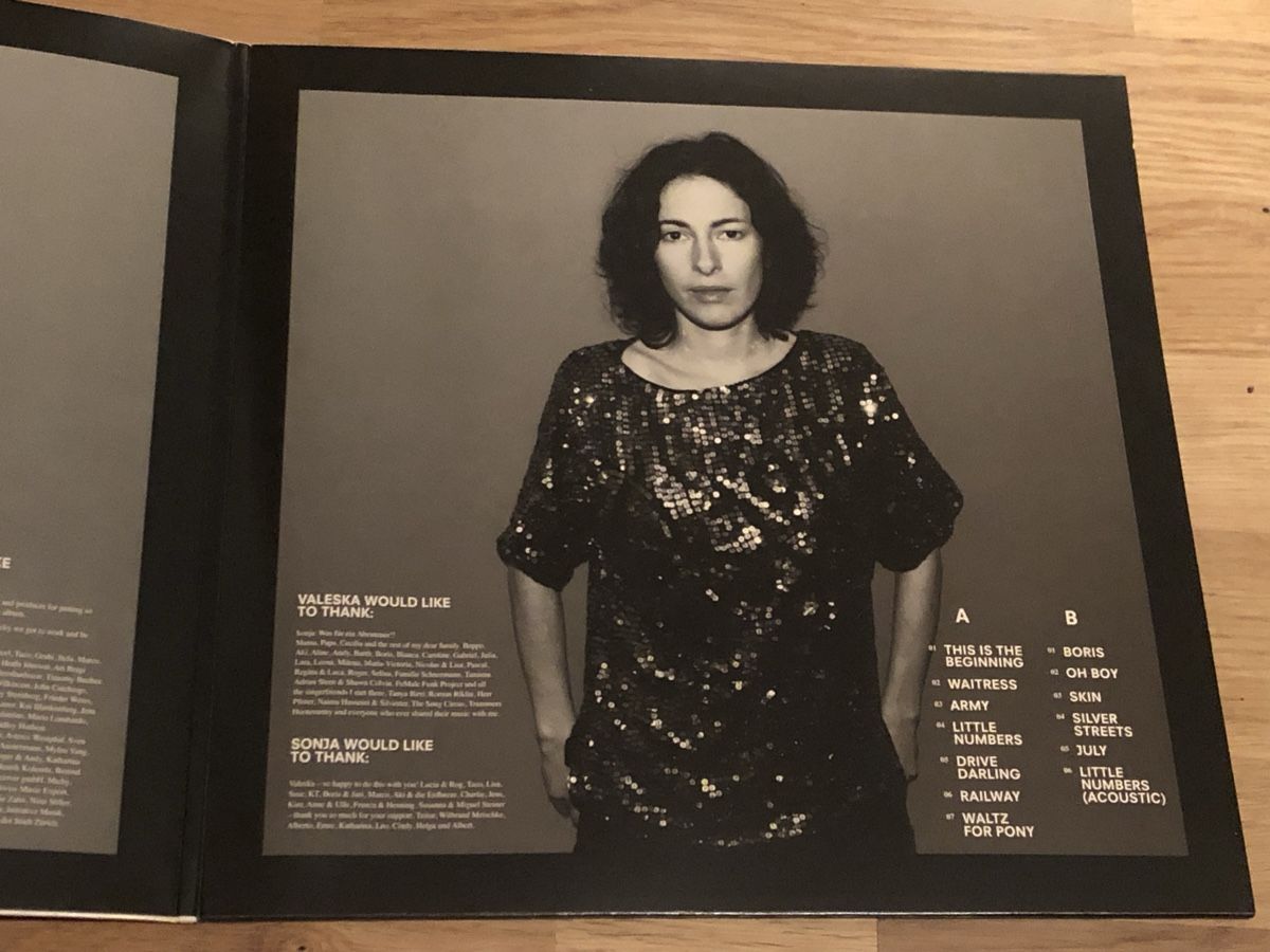 Schallplatten: Boy. 2011. Mutual Friends. Inklusive CD. – Gebraucht aus Faulensee von Mizuno06 2