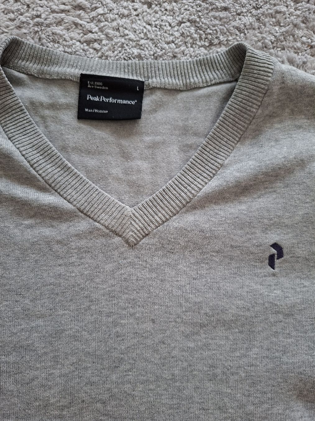 Peak Performance Maglioni & Felpe: Pull V-neck Peak Performance Gris Taille S bon état – Usato da Renens VD venduto da ser_j2fn 1