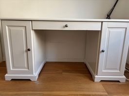 Schreibtisch