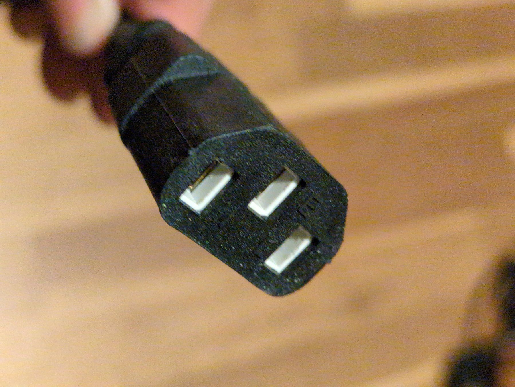 Câbles: C13 Stecker auf Eurostecker, 1 Meter – D'occasion à Zürich par balin777