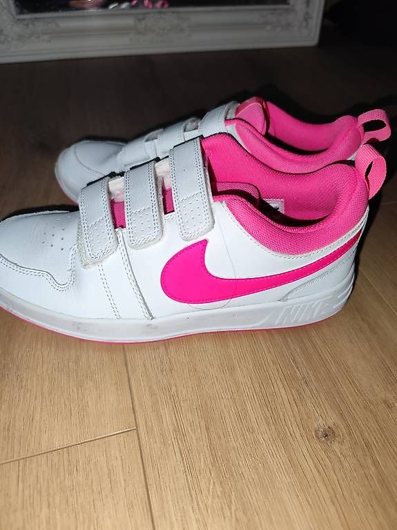 Scarpe da donna: Nike Schuhe gr. 39 – Usato da Flamatt venduto da MelodieMay