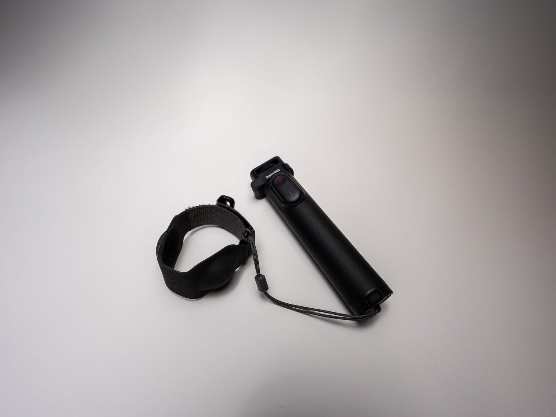 Insta360 Support: Insta360 Foldable 2-in-1 Selfie Stick Remote Kit – D'occasion à Faido par Sino384