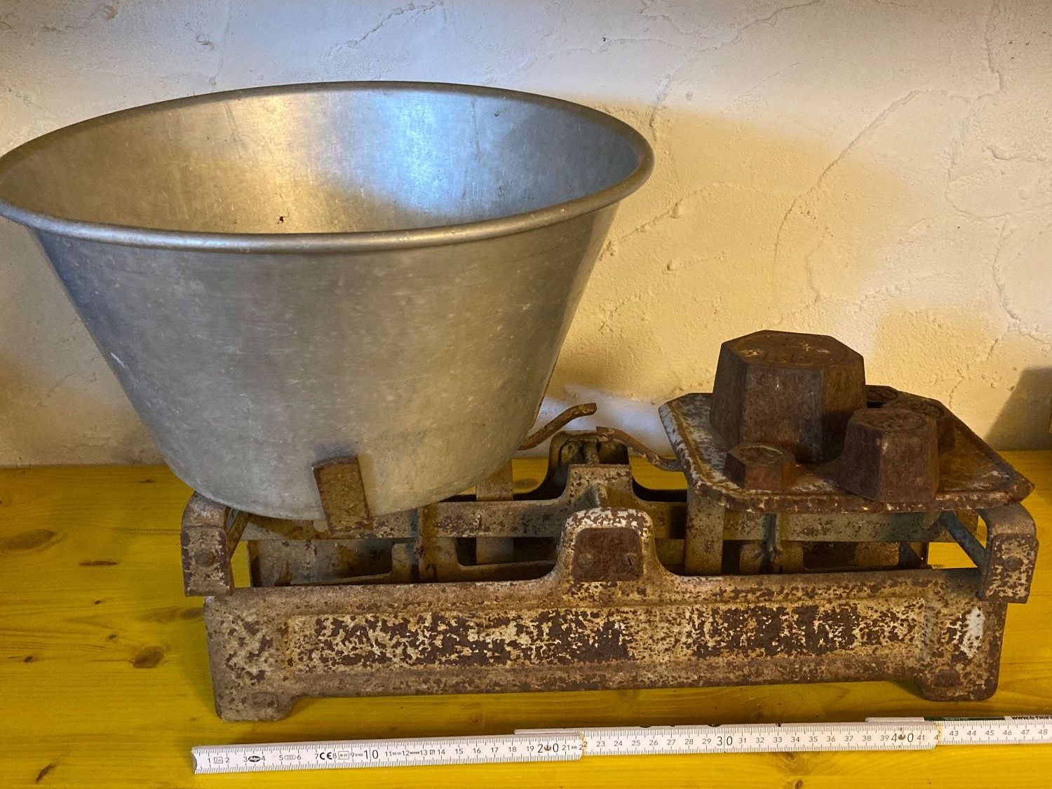 Balances et poids: Oldtimer Waage mit originalen Gewichten – D'occasion à Seuzach par foifer