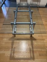 Extendable glass table
