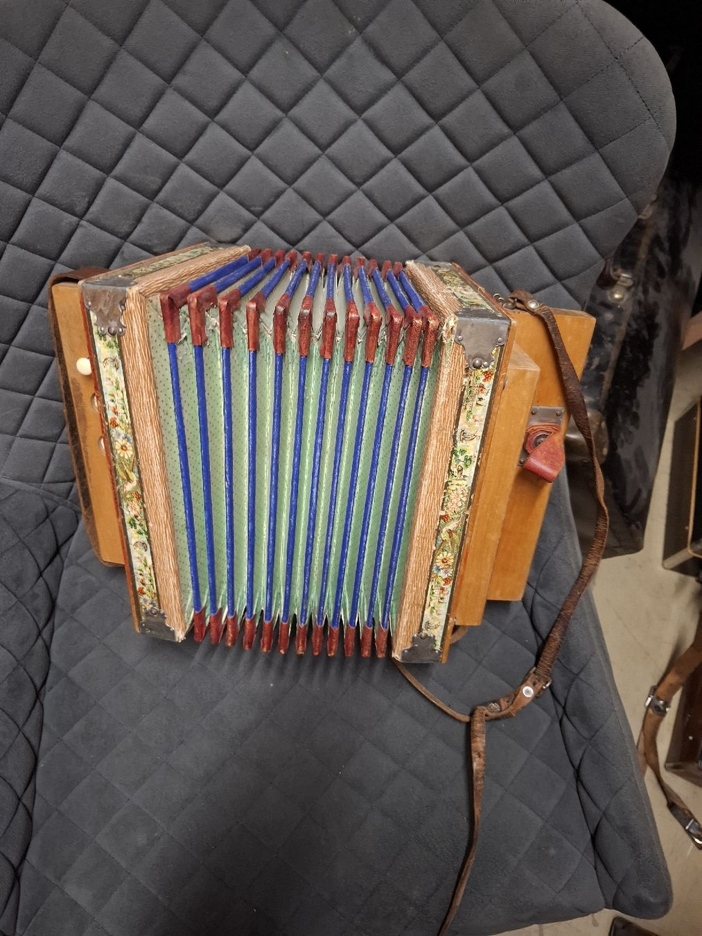 Strumenti musicali: schwyzerorgeli – Usato da Villeneuve venduto da BibiVintage 8