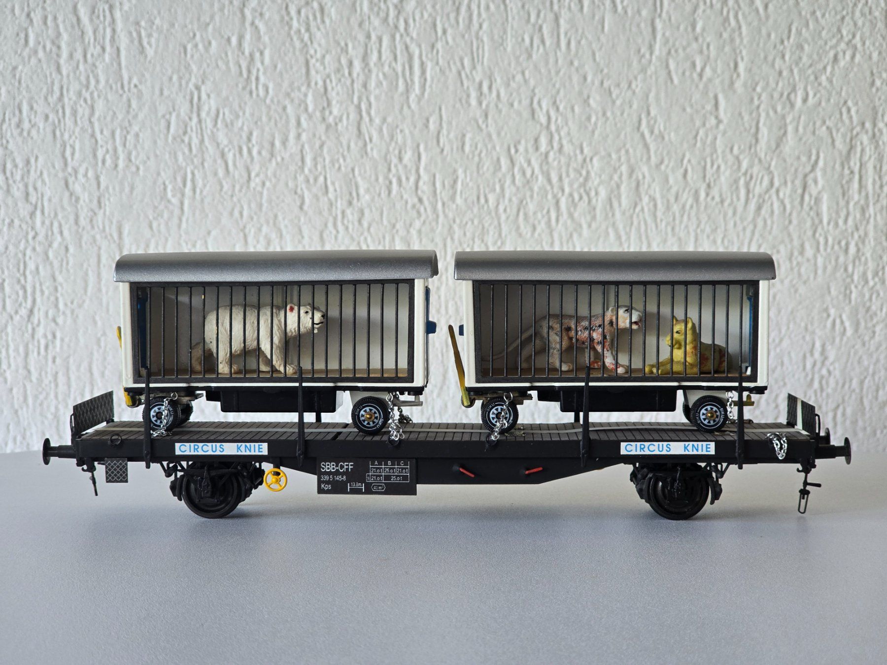 Modelleisenbahnen: Circus Knie, Hermann, Webtrain, Hag, Buco,  2 Leiter  = – Gebraucht aus Kloten von Nicola2 4