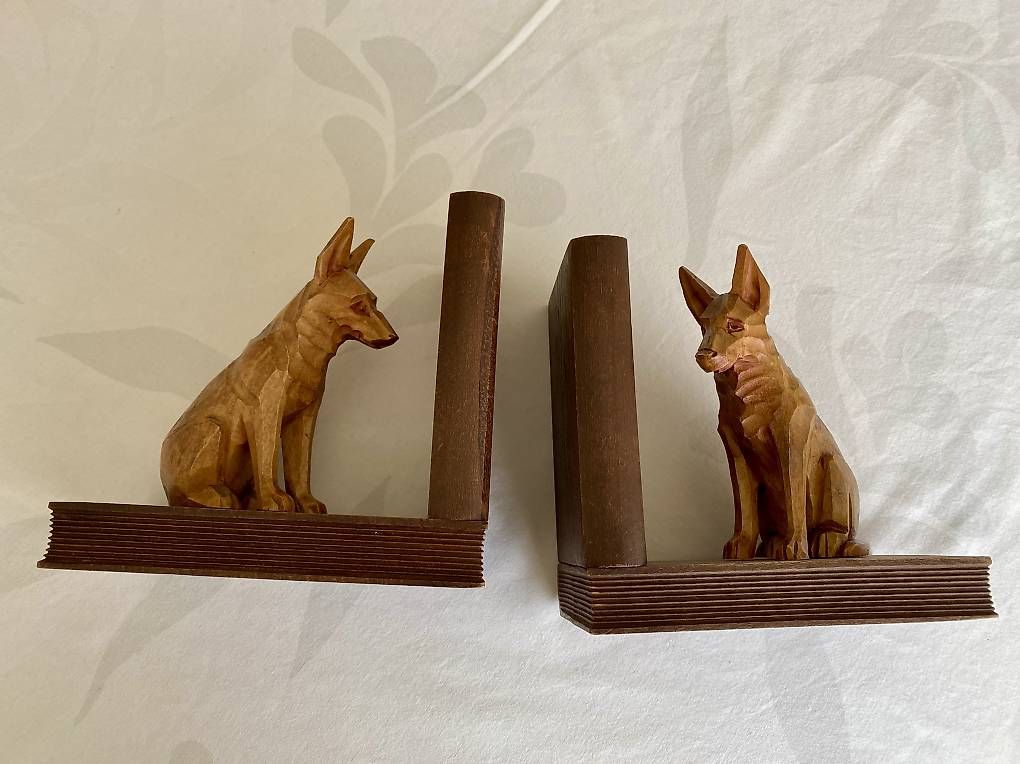 Sonstige Dekorationen & Accessoires: Bücherstütze Schäferhund geschnitzt  – Gebraucht aus Basel von 12Glory 4