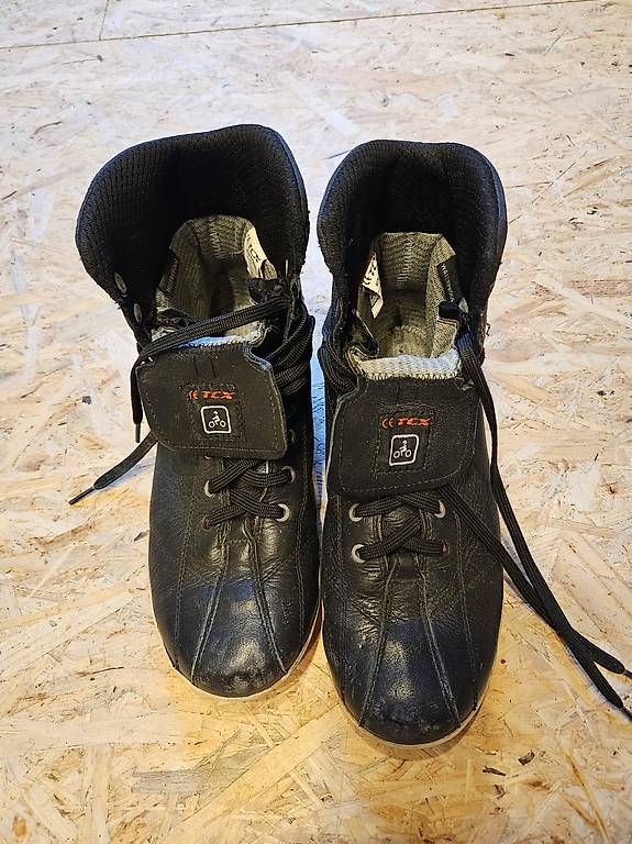 Herrenschuhe: Motorradschuh 42 – Gebraucht aus Winterthur von diiimiiitriii