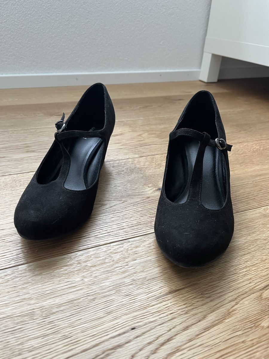 Scarpe da donna: Schwarze Schuhe, grösse 40 – Nuovo (secondo la descrizione) da Sirnach venduto da aru_7cc2