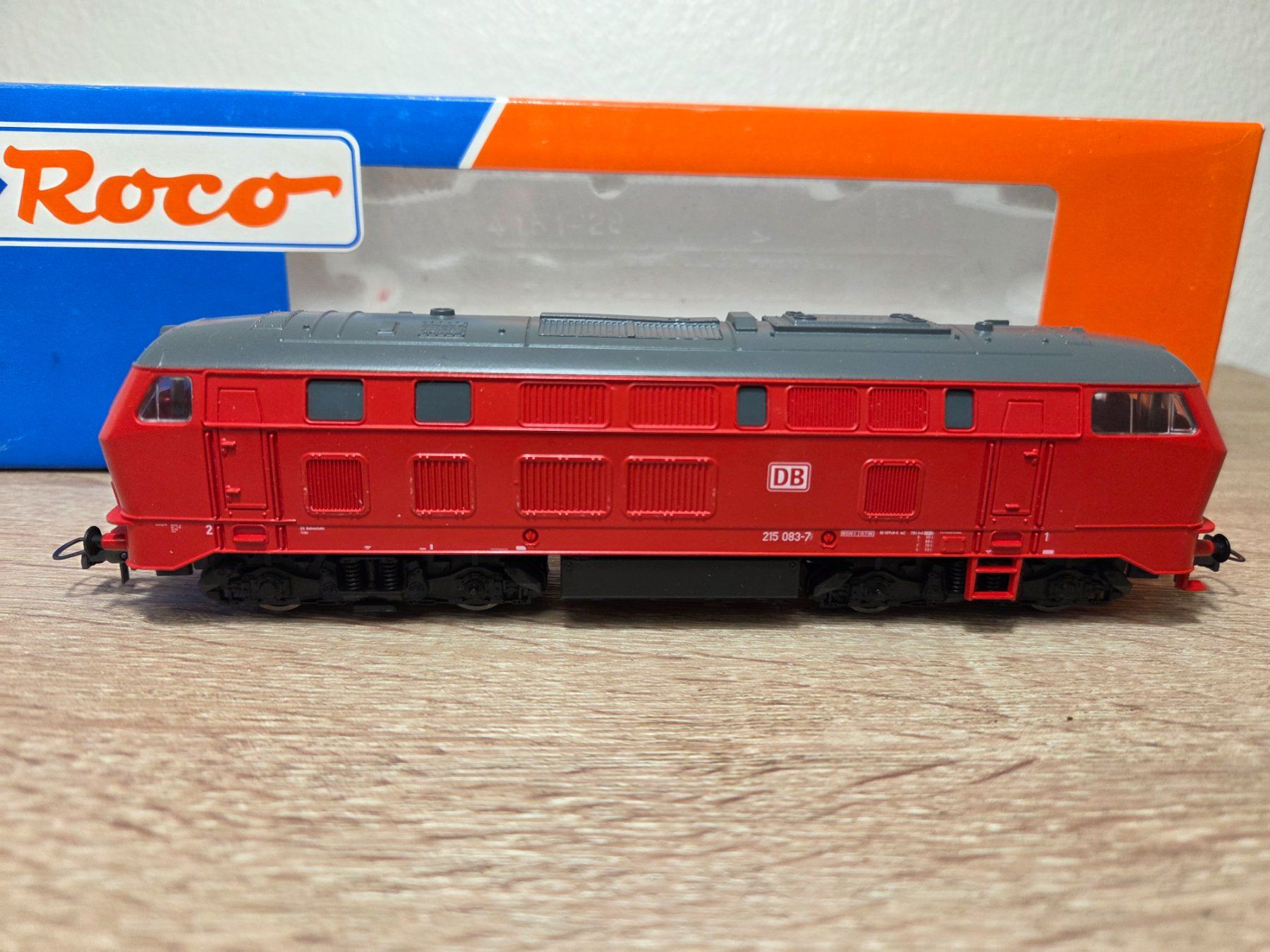 Roco Modelleisenbahnen: Roco 63490 Diesellok BR 215 DB H0 – Gebraucht aus St-Aubin-Sauges von Lo_Go