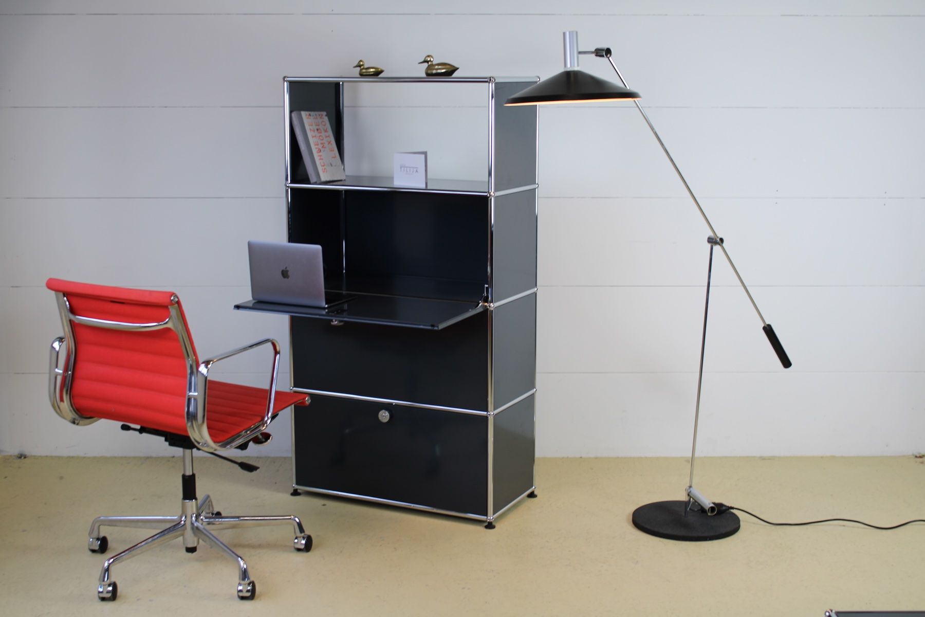 USM Kommoden: USM Highboard und Schreibtisch in Anthrazitgrau – Gebraucht aus Meinisberg von atelier_TILIJA