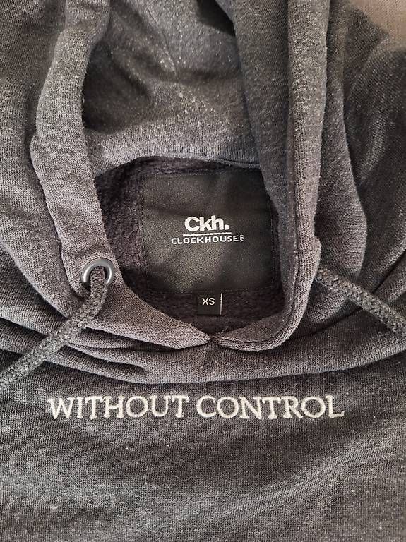 Pullover & Sweatshirts: Clockhouse grey hoodie XS – Gebraucht aus Kriens von Jeremyt05 1