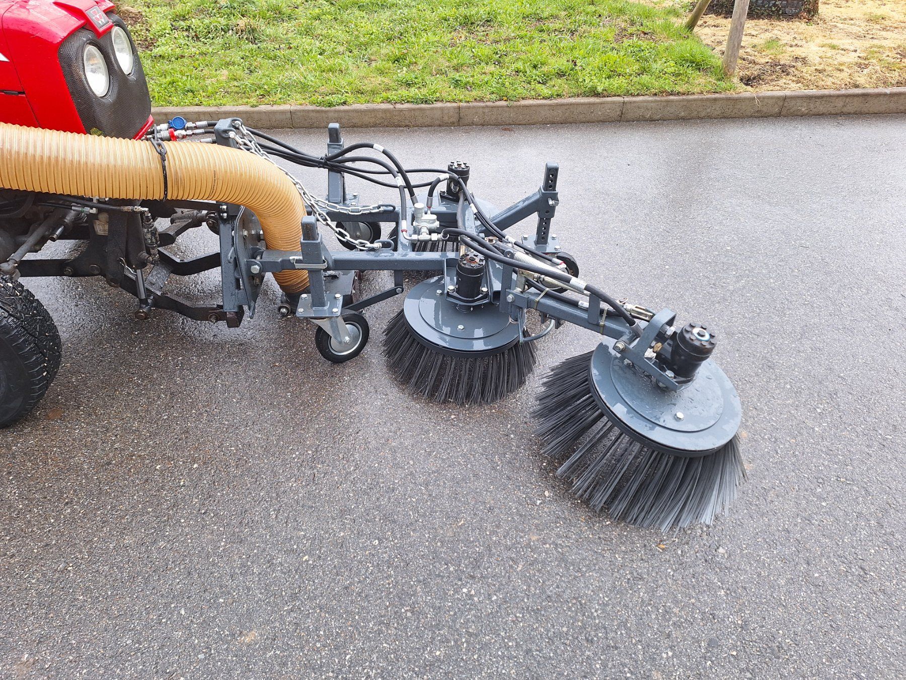 Tutte le macchine: Kehrmaschine zu Traktor – Usato da Brünisried venduto da puerrop 4