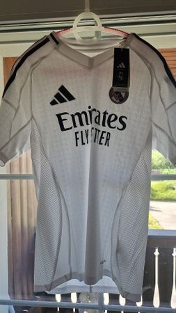 Fussballtrikot Real Madrid Adidas Grösse S neu mit Etikett