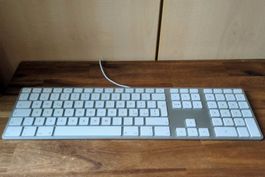 Apple A1243 Ultrathin USB-Tastatur inkl. 2x USB-Ports