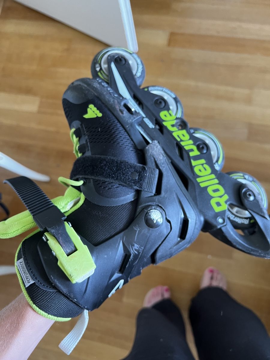 Pattini in linea & Pattini a rotelle: Rollerblade Microblade Grösse 28-32 mit Gebrauchsspuren – Usato da Burgdorf venduto da Isabelle064 2