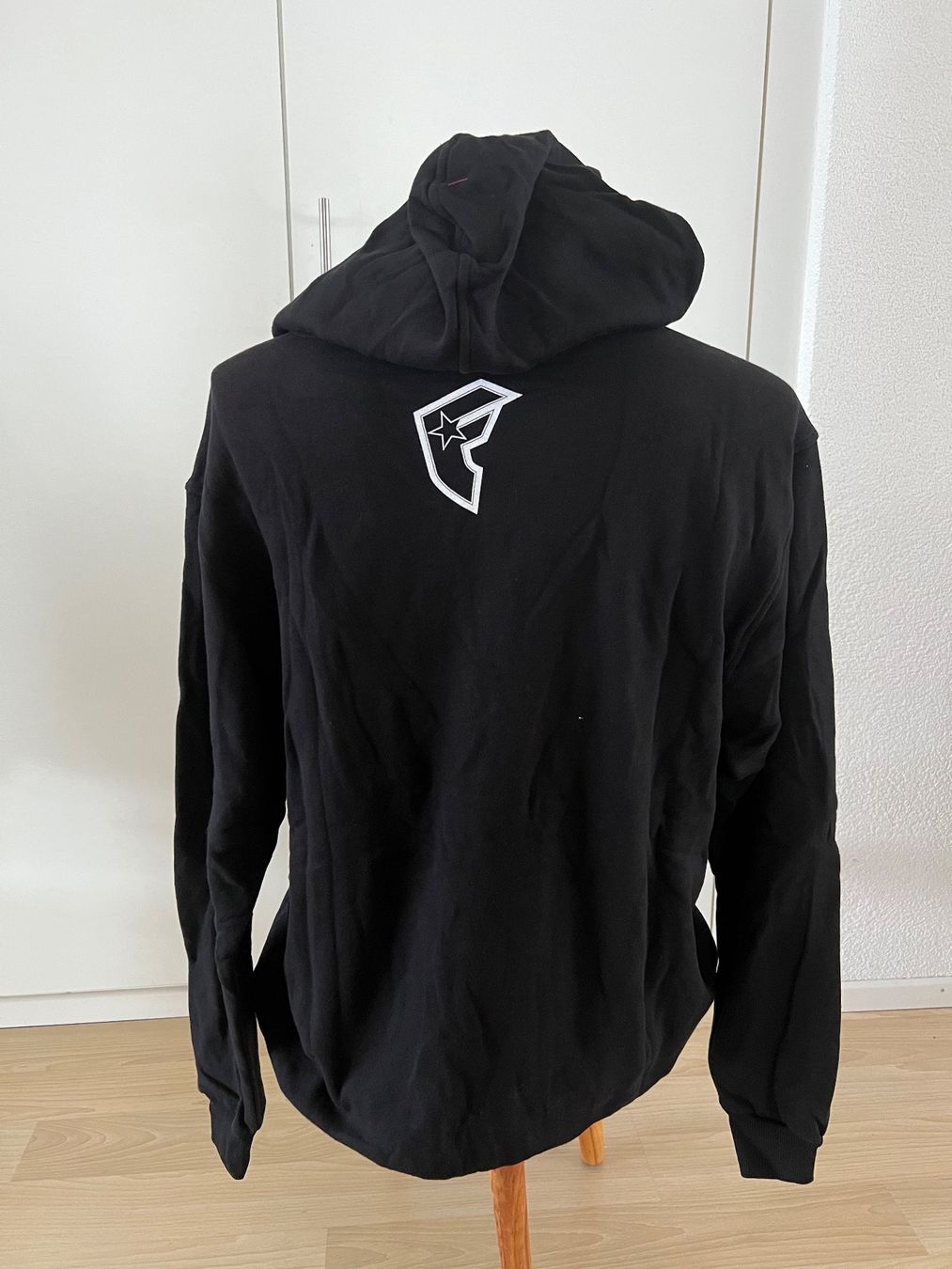 Pullover & Sweatshirts: Kapuzenpullover Famous06 Stars & Straps Gr.L  NEU – Neu und originalverpackt aus Schindellegi von netcrack13 1