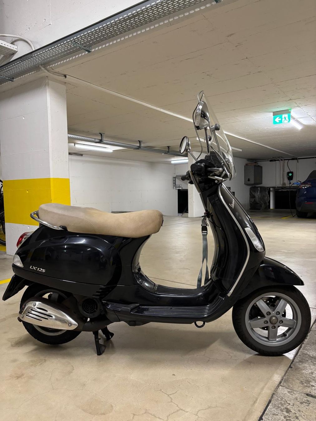 Vespa Scooter: Vespa LX 125_Schwarz – Usato da Zürich venduto da na_monn26 1