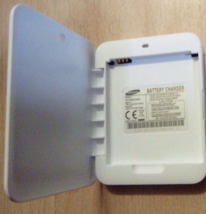 Samsung Batterie: Samsung Galaxy S4 Extra Battery Kit Ladegerät – Nuovo e nell'imballaggio originale da Winterthur venduto da Colonica 1