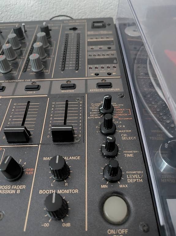 Pioneer Platines de mixage: Pioneer DJM-600 – D'occasion à Genève par _Oskar 1