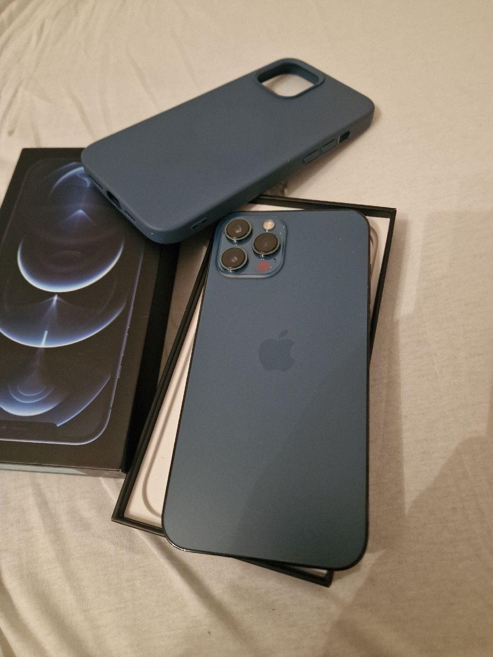 Apple Handys / Smartphones: IPHON 12 PRO MAX – Gebraucht aus Pfäffikon sz von