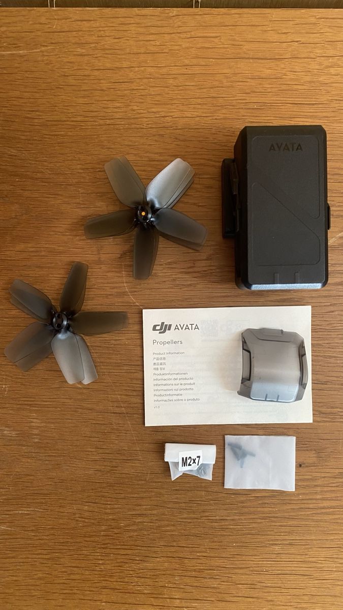 DJI RC Modellbau: Dji Avata Battery + Ladegerät und Propeller  – Gebraucht aus Arlesheim von gab_tst5
