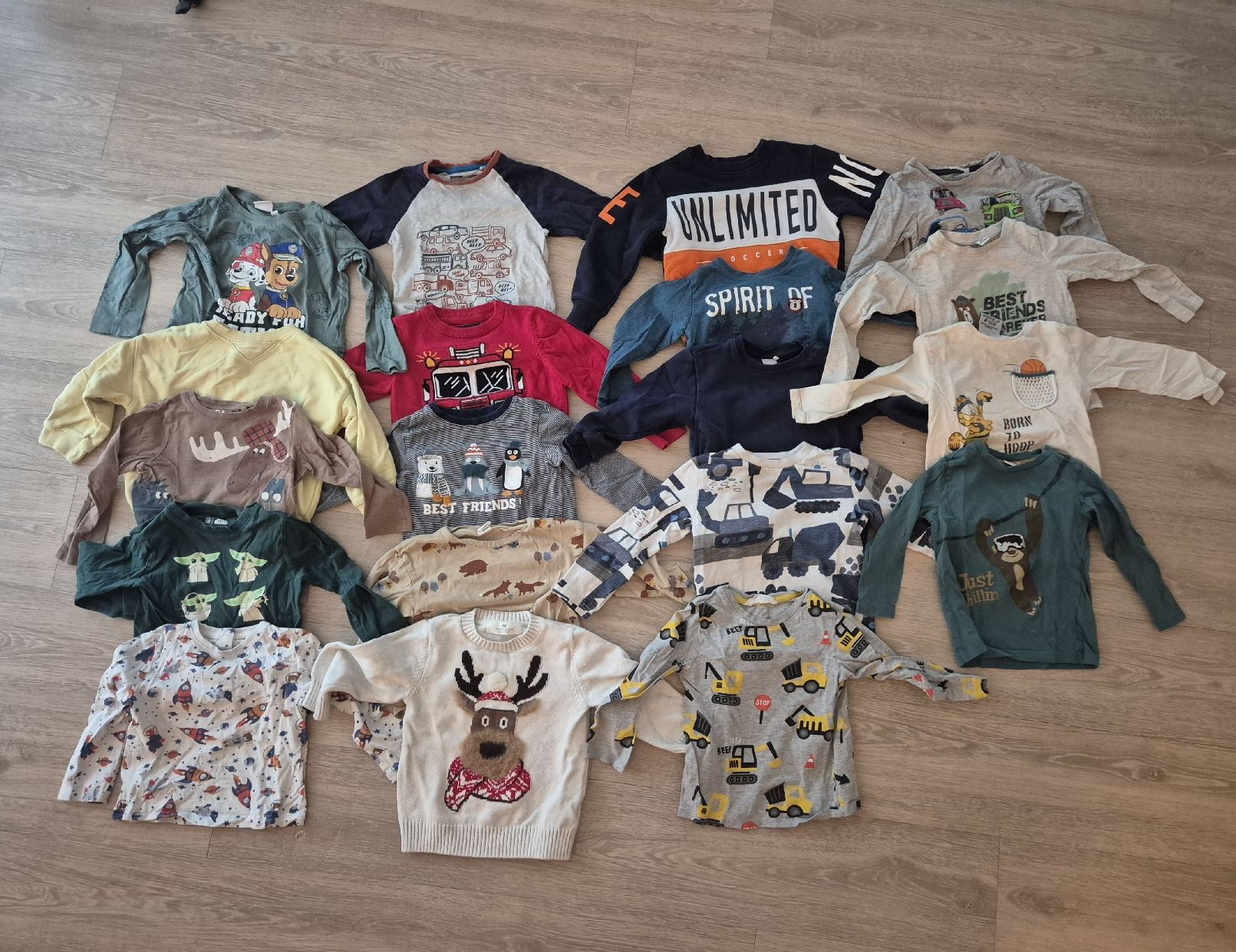 Lotti & Set di vestiti: Diverse Oberteile in 98 – Usato da Obfelden venduto da ste__ffi 1