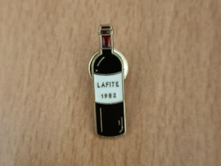Placchette & Badge: Pin Weinflasche - Box 11 – Usato da Köniz venduto da Pinscollect