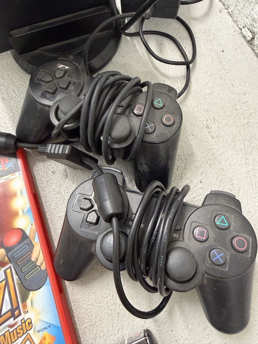 Sony Console: Sony PlayStation 2 Konsole Slim mit Buzz Controller Set – Usato da Zürich venduto da Privat_13 8