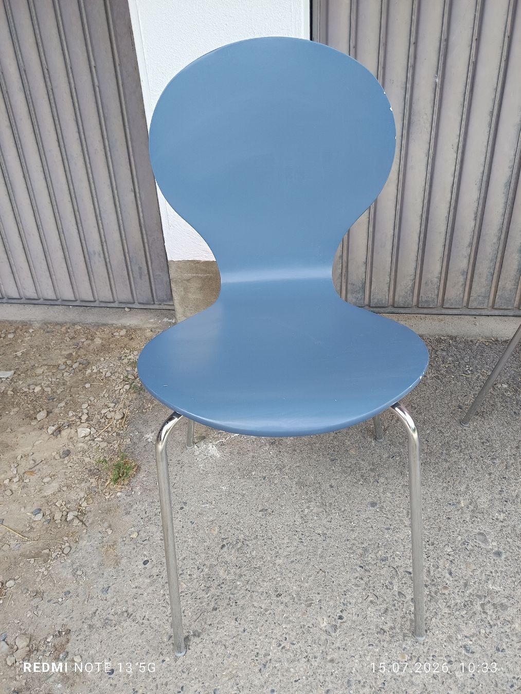 Stühle: 4 Stapelstühle blau/ rosa – Gebraucht aus Wengi b. Büren von jabangi 1