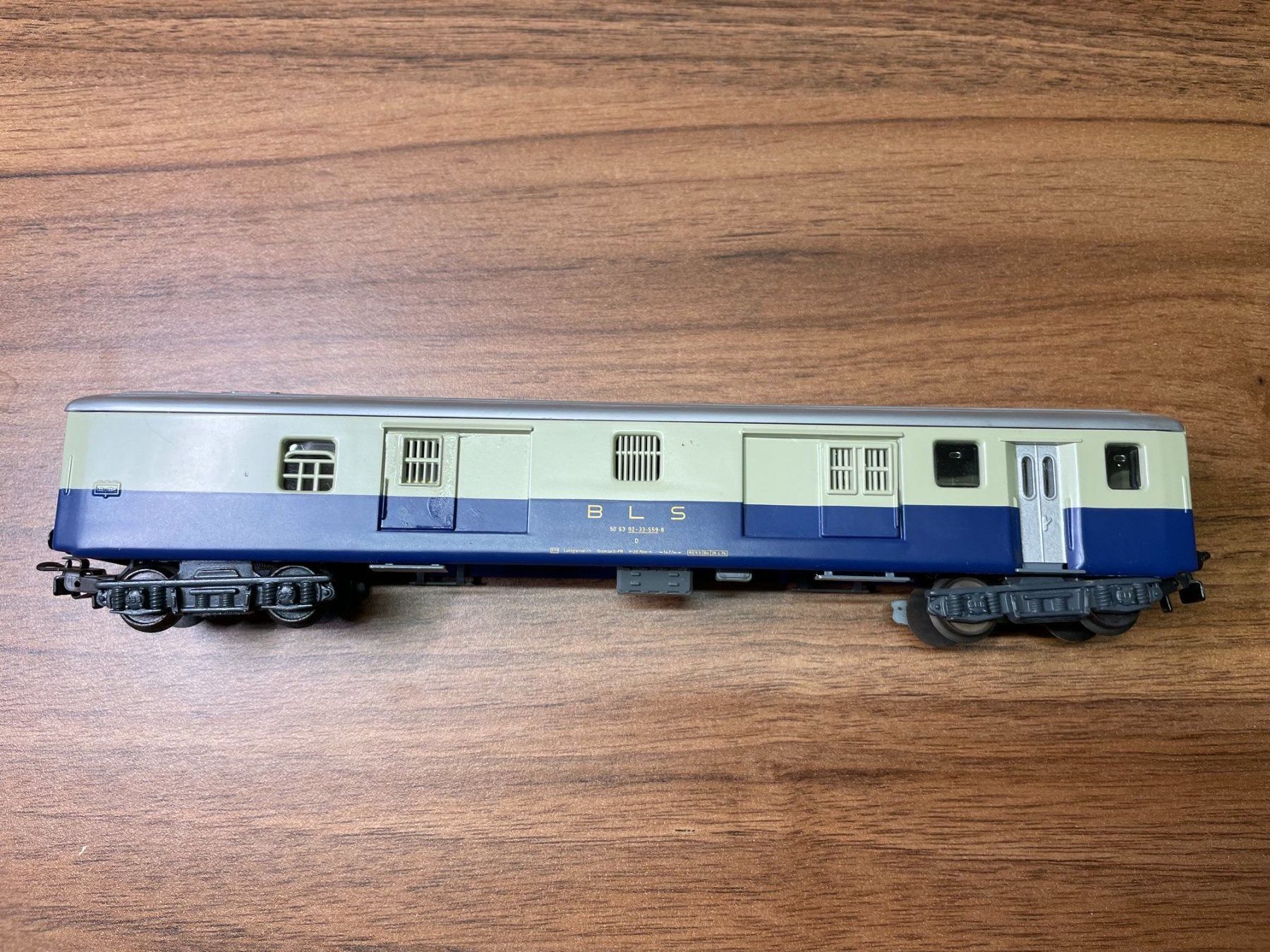Hag Modelleisenbahnen: Hag BLS Postwagen blau/ beige in AC – Gebraucht aus Villmergen von Mfritz 1