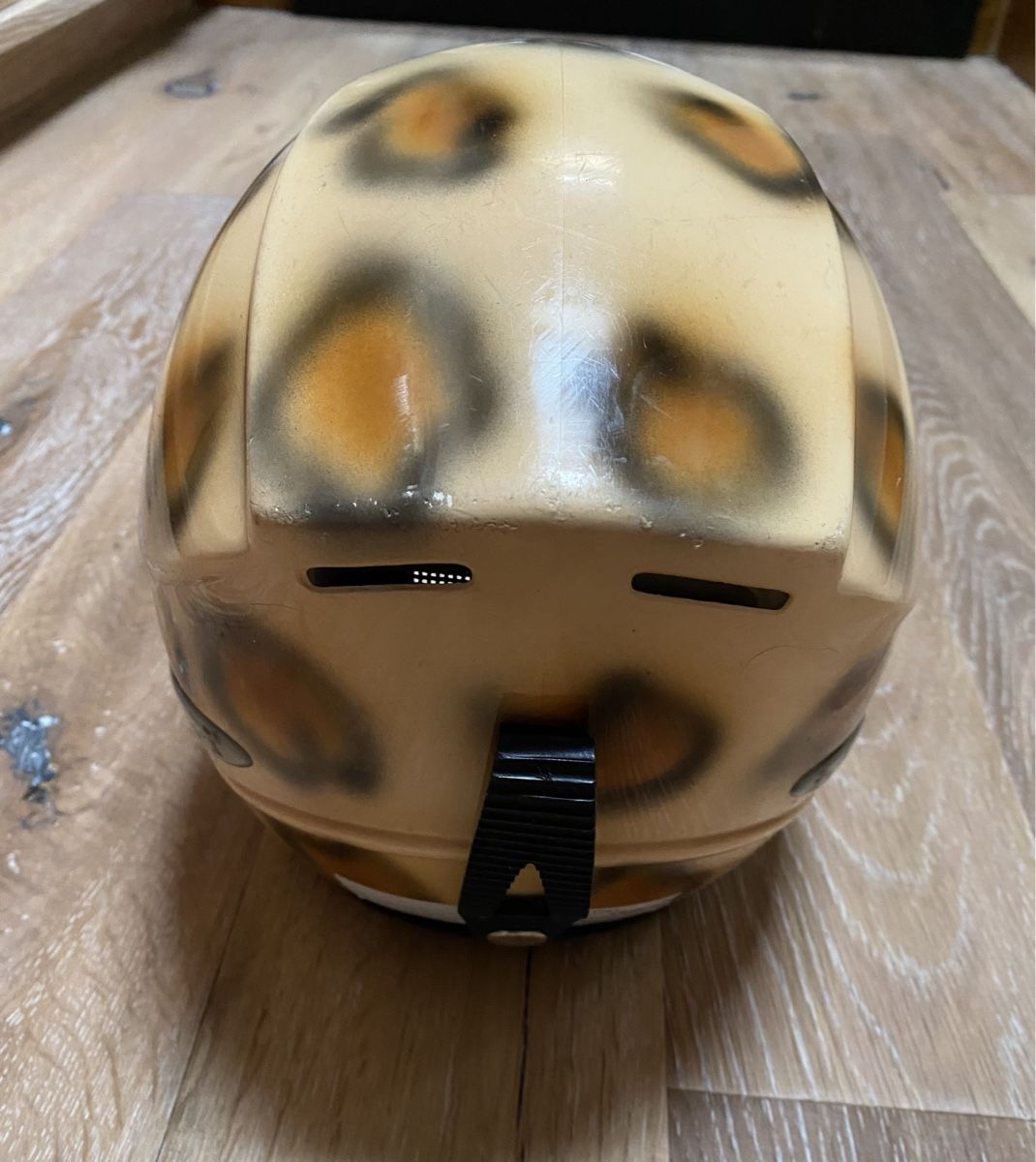 Caschi: Great child’s leopard ski helmet. 54cms – Usato da Grund b. Gstaad venduto da PlageNeige 3