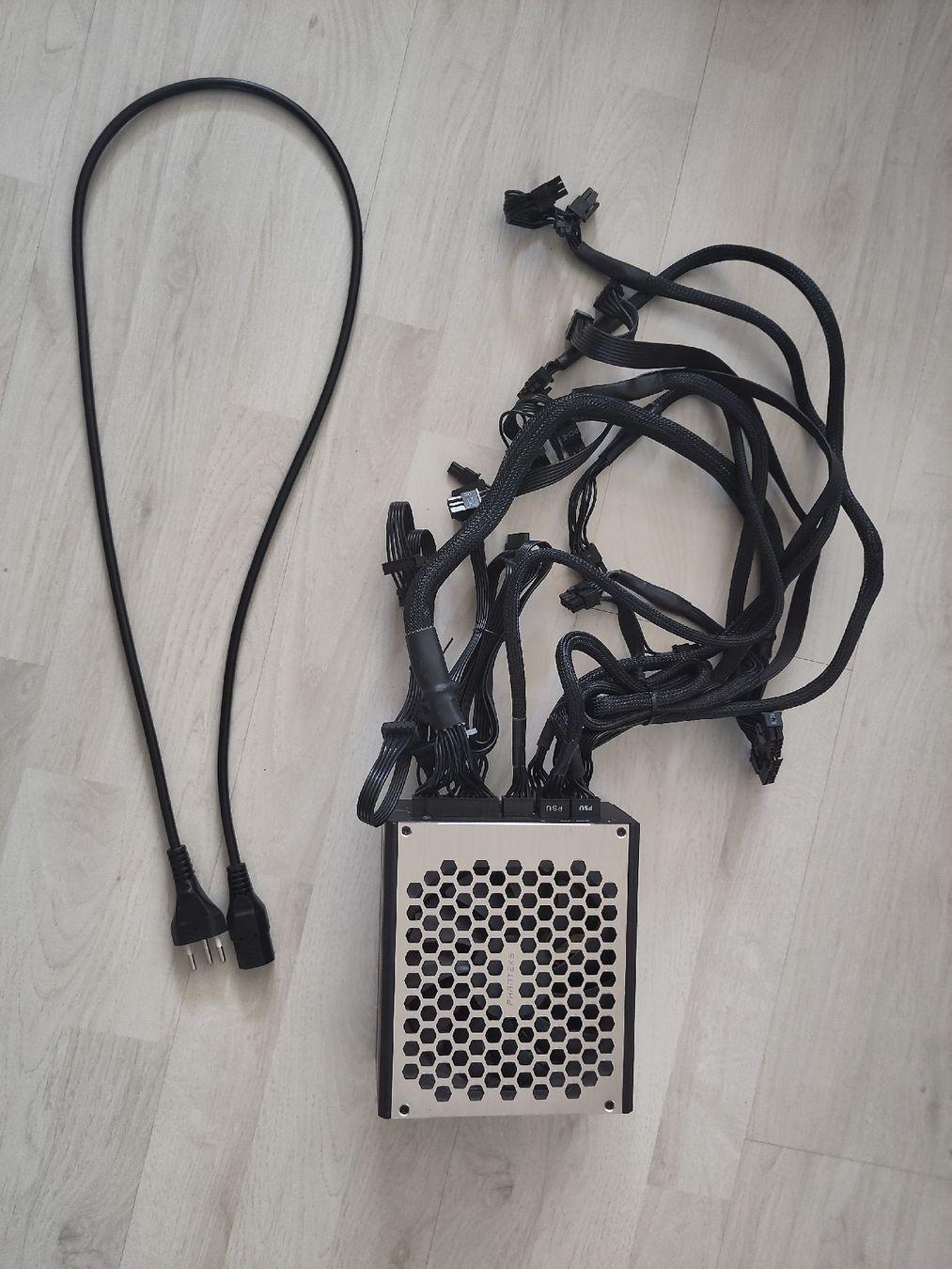 Componenti elettronici: 750W Netzteil – Difettoso da Sargans venduto da sve_hjs5