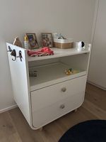 Wickeltisch mit Schubladen