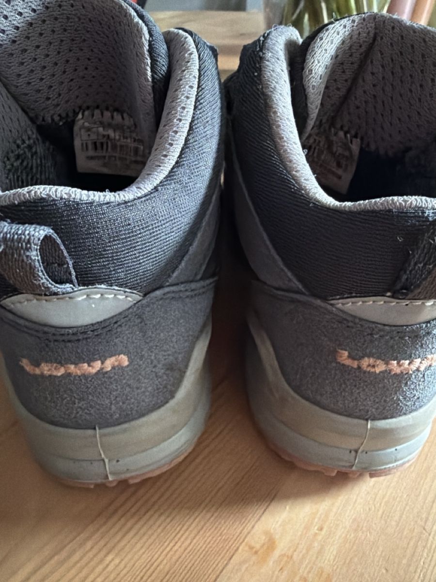 Lowa Scarpe per ragazzi: Lowa Trekkingschuhe Wanderschuhe 33 mit Goretex – Usato da Schlieren venduto da Lanzer6 2