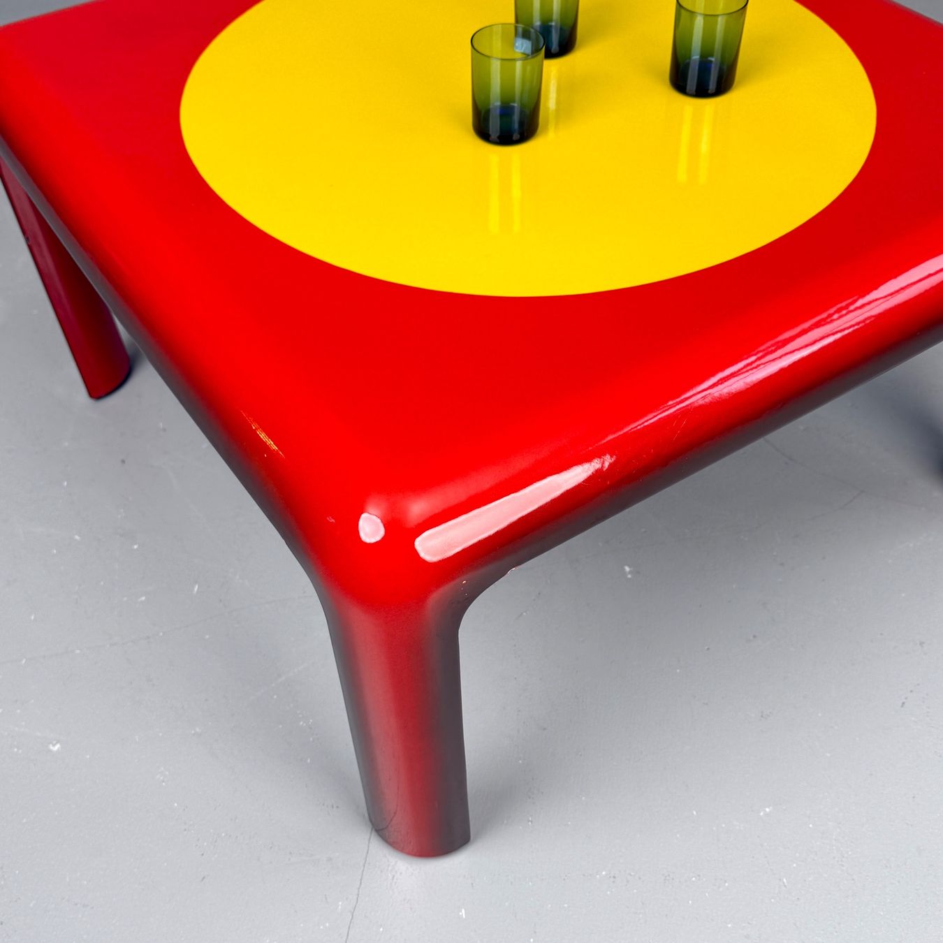 Tavoli: Emaillierter Vintage Coffee Table – Usato da Uetikon am See venduto da StudioVintage 1