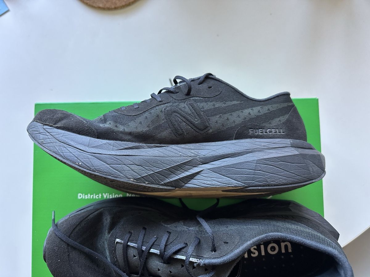 New Balance Scarpe da uomo: District Vision + New Balance FuelCell Supercom Elite V4 – Usato da Lausanne venduto da hcomme 1