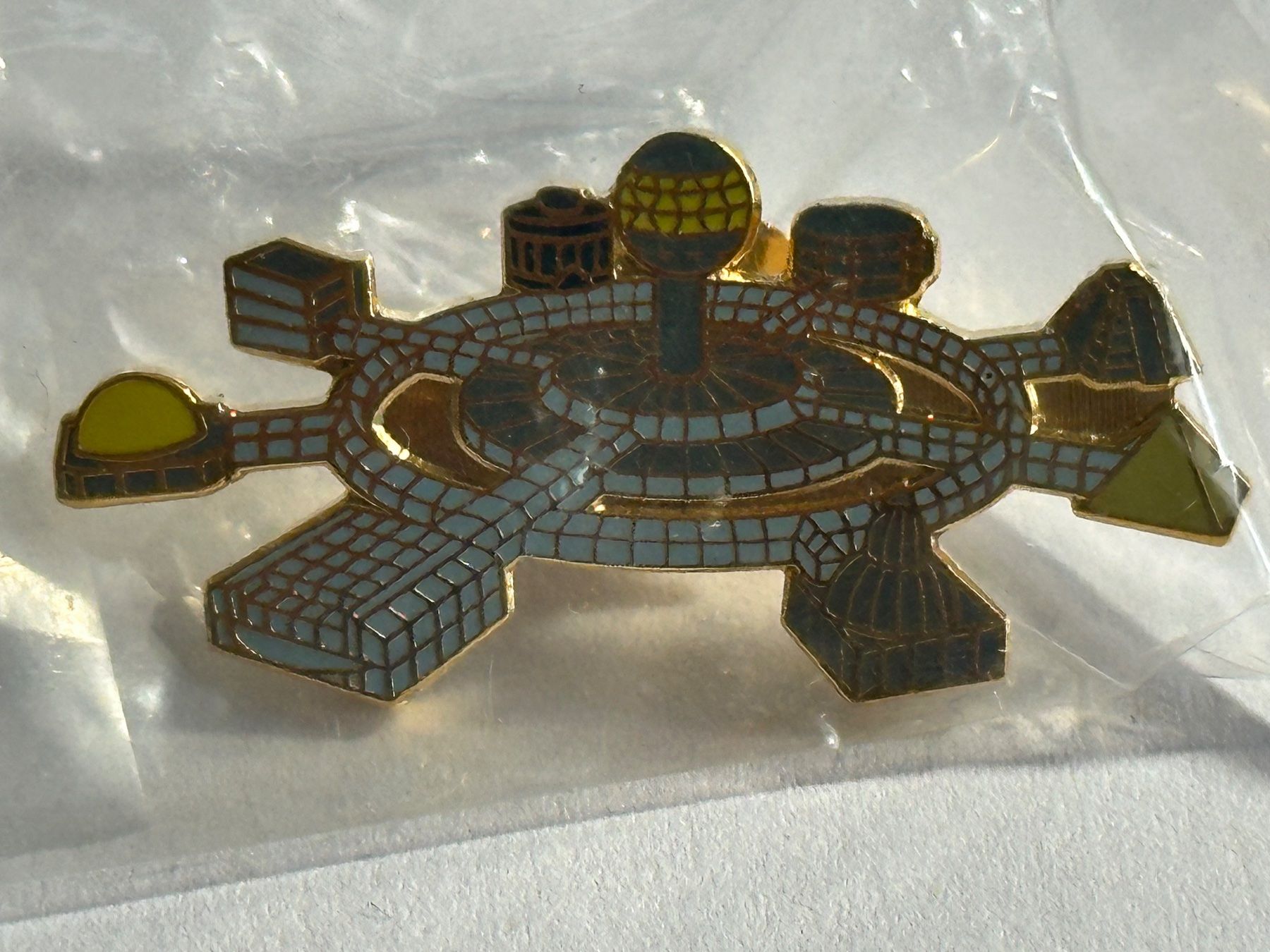 Plaquettes & Badges: Pin EXPO '02 und UFO-Park Interlaken – Neuf avec emballage d'origine à Bülach par Jubet 1