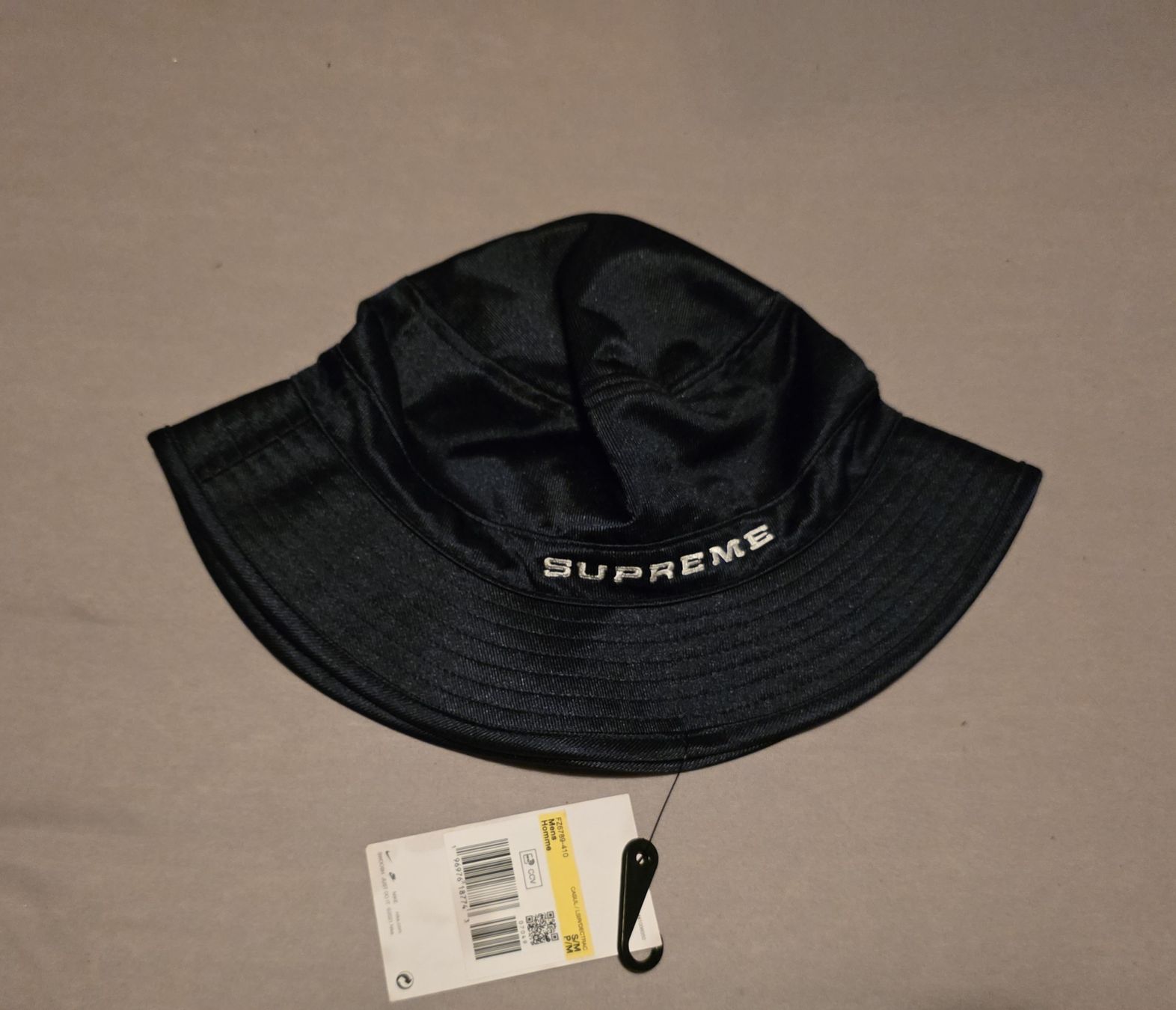 Supreme Hüte, Mützen & Caps: Bob Nike x Supreme – Neu und originalverpackt aus Genève von Roro12345