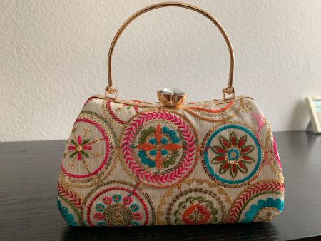 Abendtasche Clutch bestickt mit Goldbügel NEU
